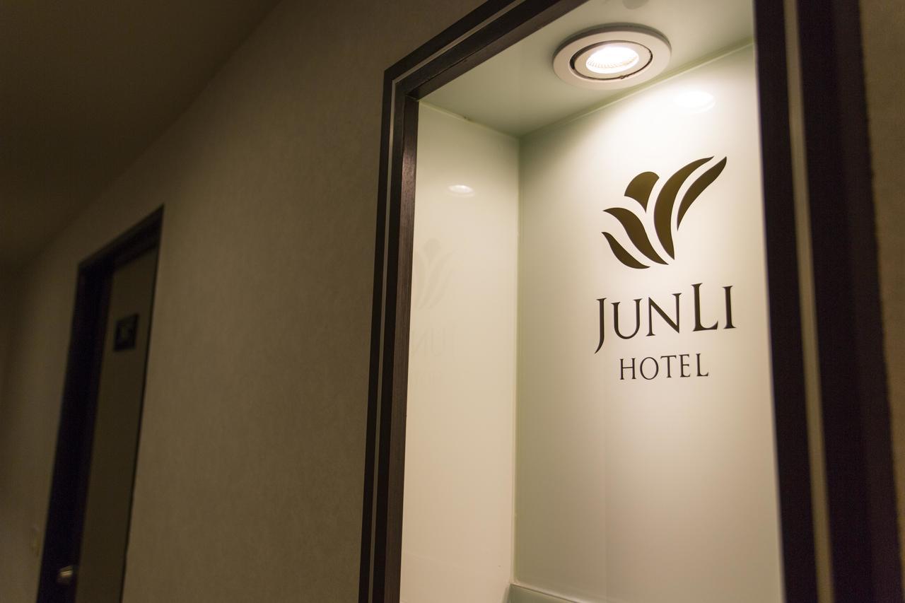 Junli Hotel Banciao Exteriér fotografie